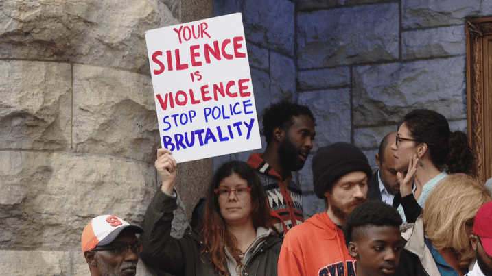 6f7b85e6-42c9-4741-9b6c-990e44005db9-large16x9_policevideo.png